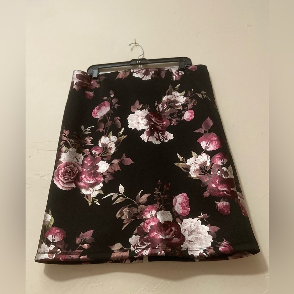 Jemma~Rich~Poly-Blend~Shimmery~Stretchy~Floral~
A-Line Skirt~Knee Length~Size L